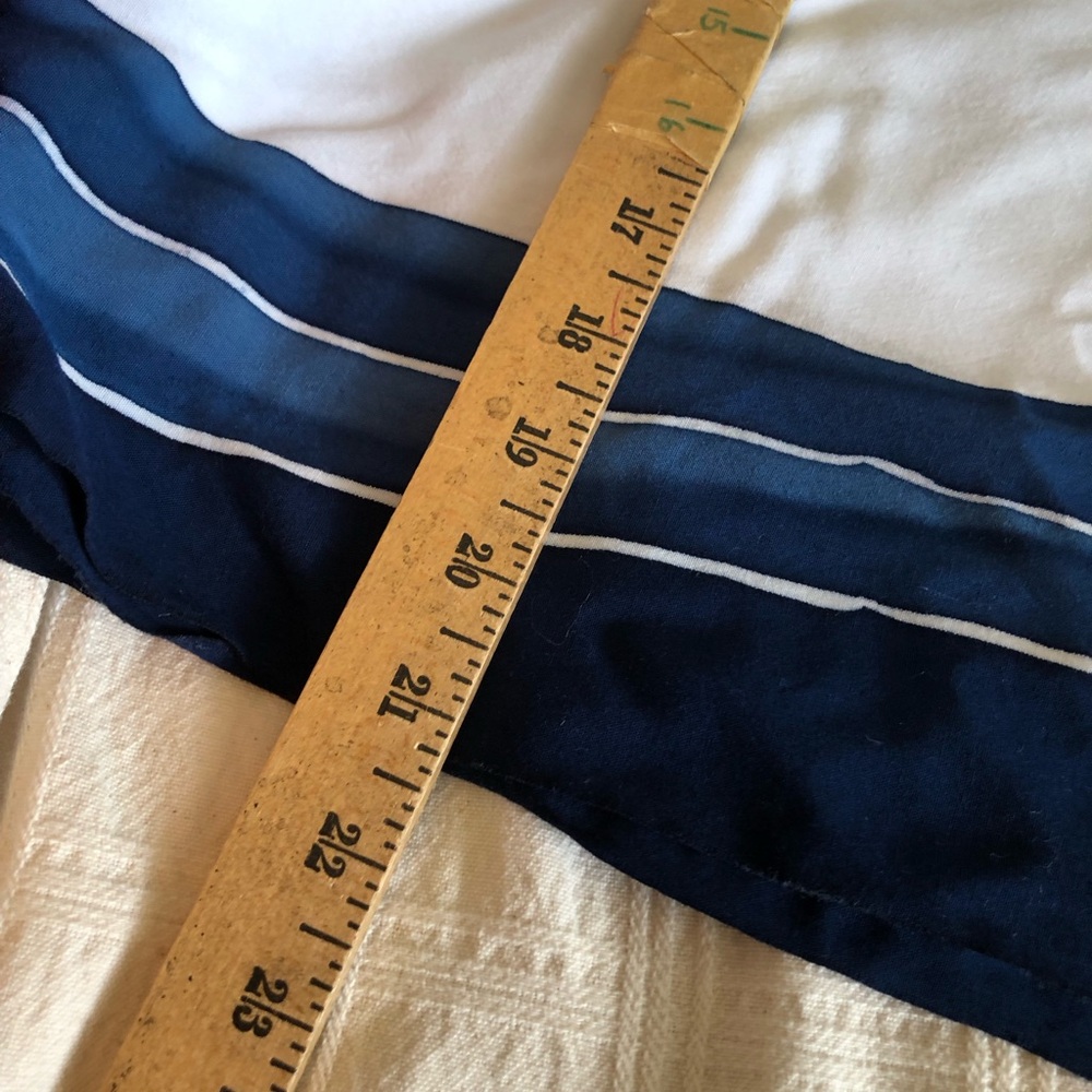 VTG blue and white batik sea turtle sarong (pareo) - Picture 4 of 6